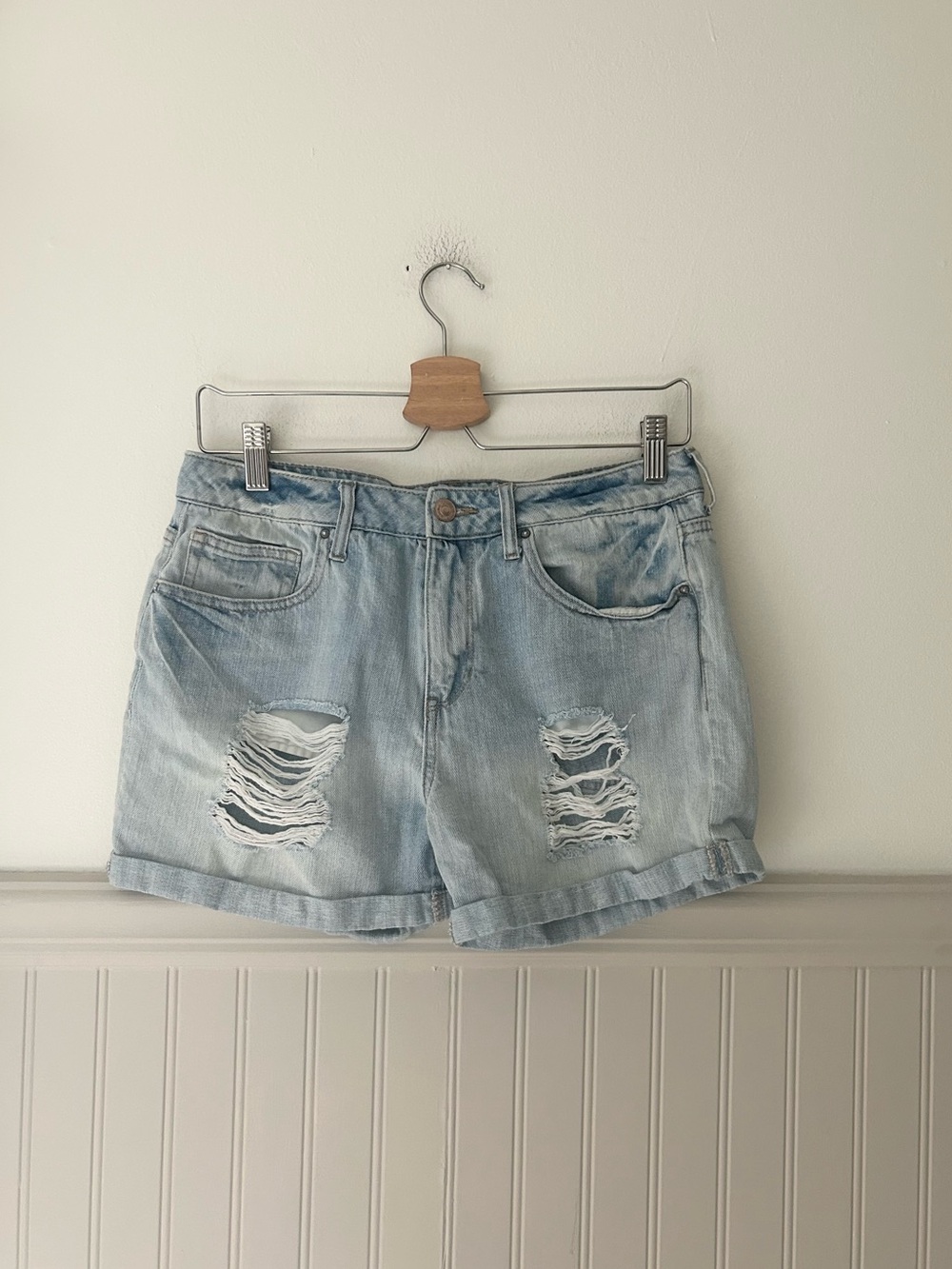 Forever 21 Light Blue Distressed Rolled Hem Denim Shorts Size 26 Mid Rise